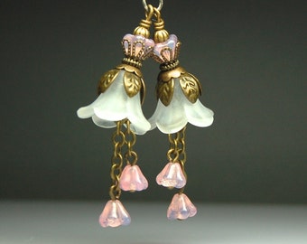 Vintage Style Earrings White and Pink Lucite Flowers Pair C601