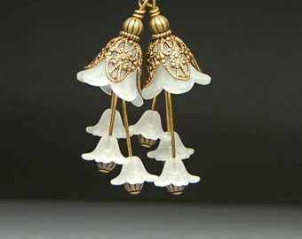 Vintage Style Earrings White Lucite Flowers Pair C250