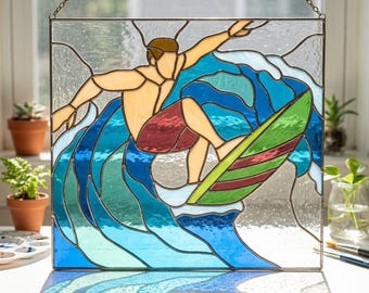 Acchiappasole in vetro colorato a tema surf, modello artistico con onda surfista (schema in PDF)