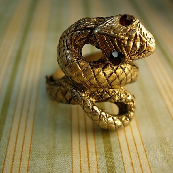 VIntage Snake ring serpent with red eyes costume jewelry