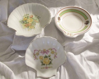Mixed Set Vintage Clamshell Style Trinket Dishes Three Pieces Japanese / Ohio Liverpool Home and Living Accents Trinket Dishes.