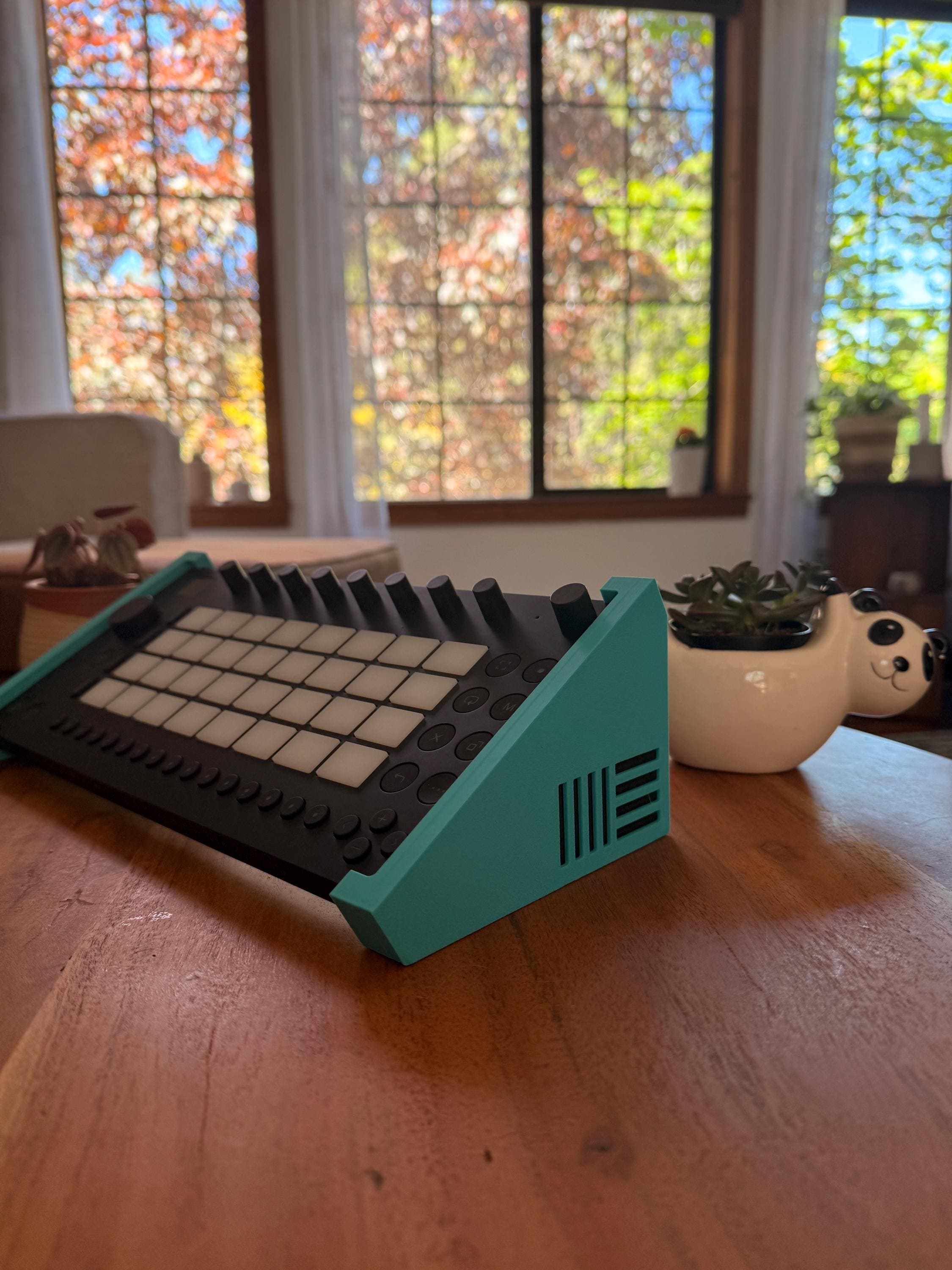 Stand for Ableton Move Portable Synth and Groovebox, 30 Degree