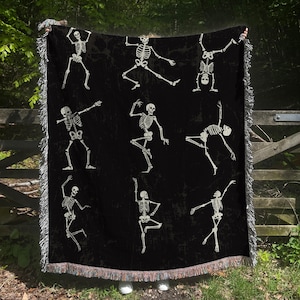 Manta tejida de esqueletos danzantes, tapiz de Halloween, decoración vintage de Whimsigoth y rarezas de Dark Academia