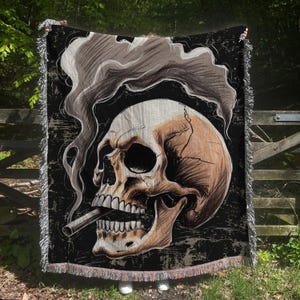 Manta tejida con calavera grunge: decoración gótica oscura