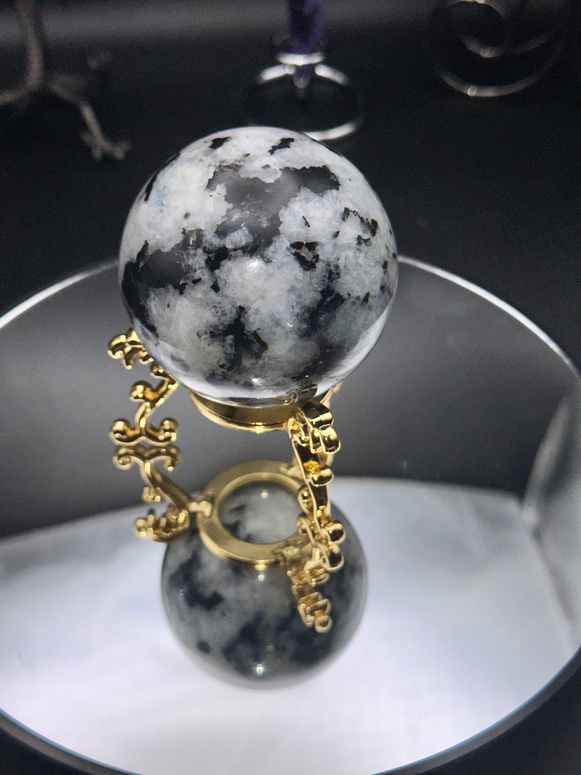 荘厳な 412g ブラック ムーンストーン スフィア – 直感的な癒しと