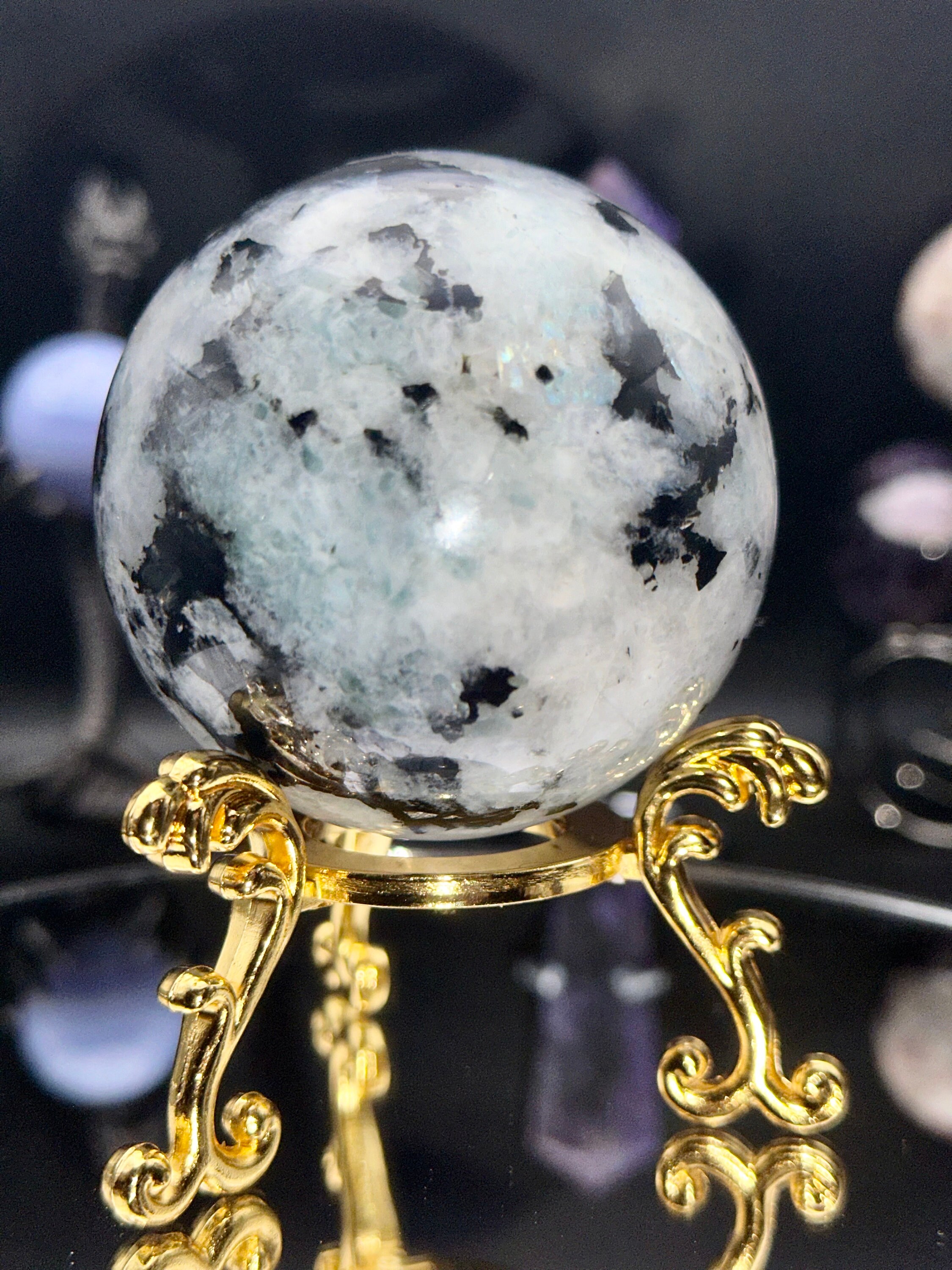 荘厳な 412g ブラック ムーンストーン スフィア – 直感的な癒しと