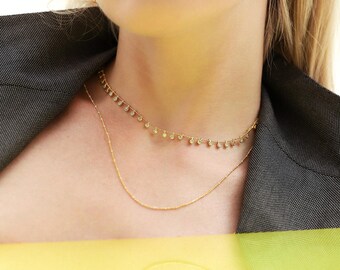 Dubbellaagse gouden ketting | CZ en witte emaille kralenaccenten