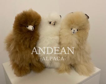 Baby Alpaca Figurine – Handmade Andean Ornament, Soft Alpaca Fur Toy, Peruvian Decoration, Cute Shelf Decor Gift