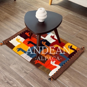 Handgeweven wandtapijt Andes – ontwerp 'veelkleurige lama's', ambachtelijk klein vloerkleed, Peruaanse textielkunst, kleurrijk boho-muurdecor