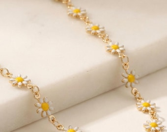 Gargantilla de margaritas coloridas, collar de flores de latón esmaltado, gargantilla floral delicada de oro, linda joyería de verano, collar minimalista de margaritas