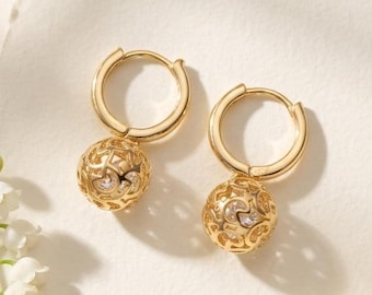 Pendientes de aro con filigrana de oro, delicados pendientes colgantes de oro, pendientes de aro minimalistas, joyería ligera, regalo para ella, pendientes para el día a día.