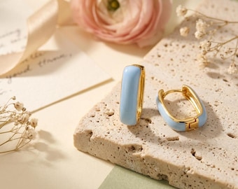 Pendientes de aro rectangulares, pendientes de esmalte azul, aros geométricos dorados, joyería minimalista