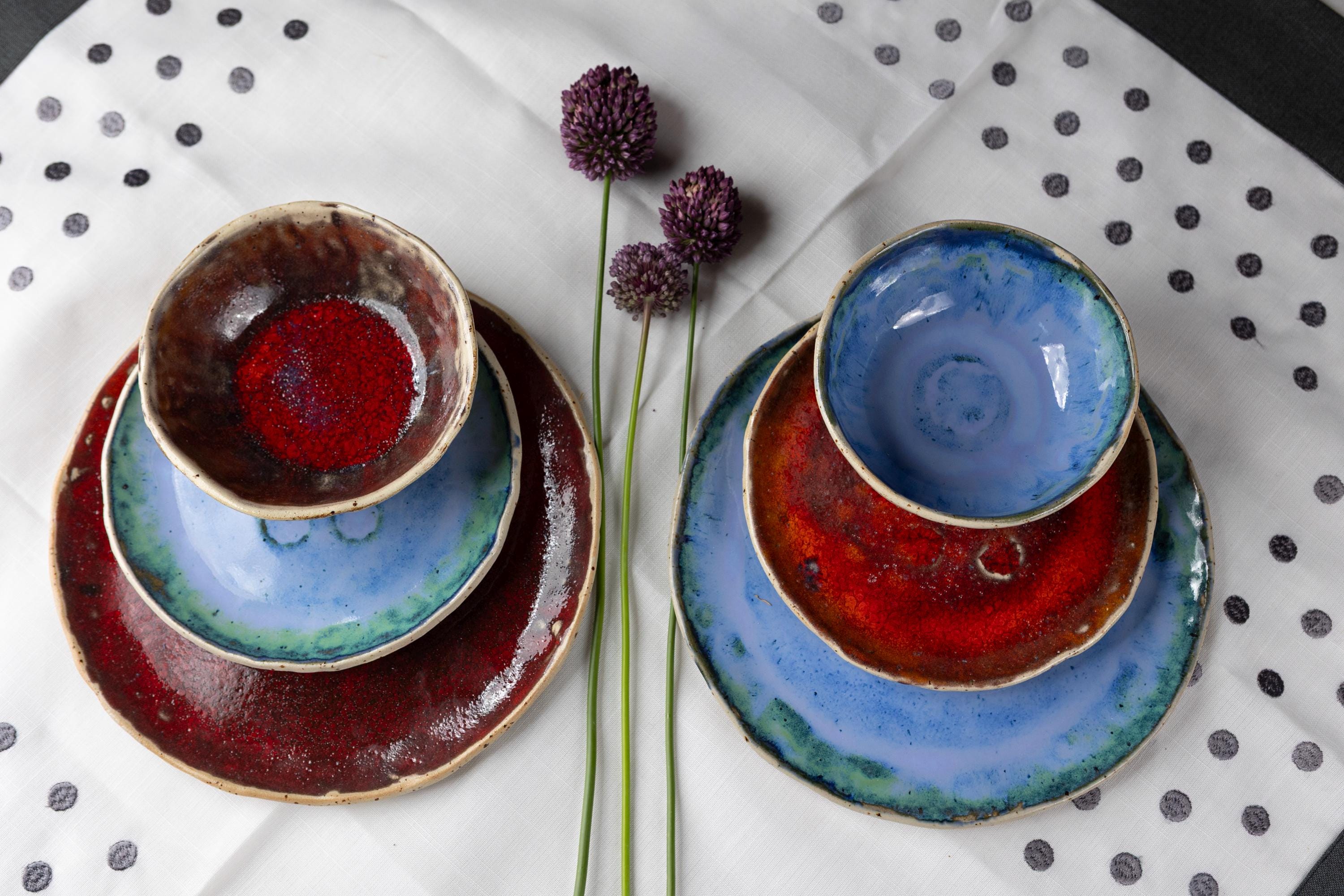 Juego de vajilla de gres artesanal para dos: platos y cuencos de