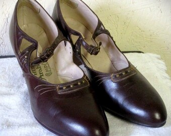 1930s Vintage Women's 6.5 Brown Leather Cut Out Mary Jane Heels Made in USA