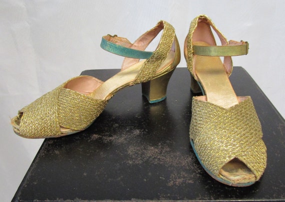 Vintage 1960s GOLD LAME wGLITTER Sling Backs by Dream Step Originals size 8.5