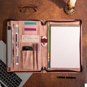 Portafolio de cuero personalizado, portafolio de cuero PU rosa vintage para mujer, portafolio con cremallera, soporte para bloc de notas A4, funda para iPad, regalos de empresa.