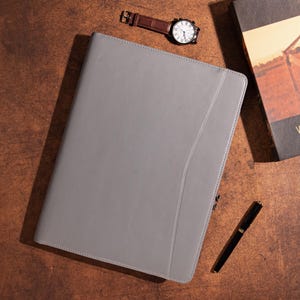 Portafolio de cuero vegano personalizado, portafolio de cuero gris para hombre, cubierta de diario personalizada A4, portafolio con nombre y logotipo personalizado, regalos de Navidad
