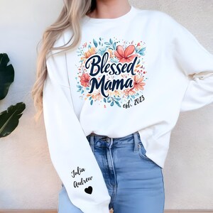 Personalized Mama Sweatshirt with Kid Names on Sleeve, Mothers Day Gift, Birthday Gift for Mom, New Mom Gift, Minimalist Cool Mom Sweater