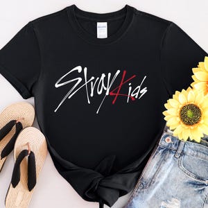 Chemise avec logo Stray Kids, chemise SKZ, cadeau Kpop Stray Kids, produits dérivés Stary Kids, T-shirt coréen, T-shirt Stray Kids, chemise Kpop Stary Kids, fandoms Stray