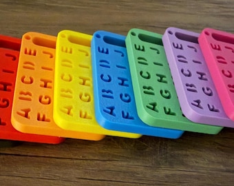 Mini llavero con tablero de letras S2C: ¡fortalezca la comunicación, un llavero a la vez!