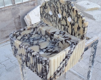 Handgjort handfat i Calacatta Viola-marmor | Badrumskommod i räfflad design