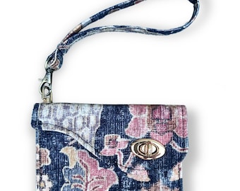 Quick Click Purse - Wallet Wristless with class