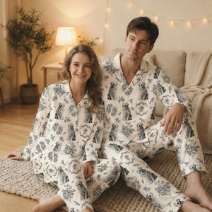 Benutzerdefinierte Hund Toile de Jouy Pyjamas, Cottagecore Style PJs, Hundedruck Pyjama-Muster, Einzigartige Haustiergeschenke für Besitzer Bild 6