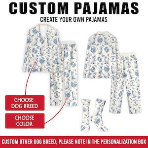 K&ouml;nnte beinhalten: Individuelles Pyjama-Set in Creme und Blau mit Hundeaufdruck. Das Set beinhaltet ein Hemd mit Kn&ouml;pfen, eine Hose und Socken. Der Text "CUSTOM PAJAMAS" und "CREATE YOUR OWN PAJAMAS" ist oben zu sehen. Kn&ouml;pfe mit "CHOOSE DOG BREED" und "CHOOSE COLOR".