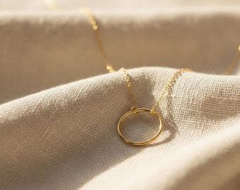 Minimalistiskt guldcirkelhalsband, Eleganta vardagssmycken, Enkelt runt hängehalsband, Present till henne, Elegant guldhalsband
