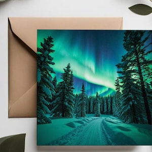 Sneeuwkaarten noorderlicht | Scandinavisch winters tafereel | kerstkaartenset | Bospad zwaar sneeuw | Noordse huizen onder het noorderlicht