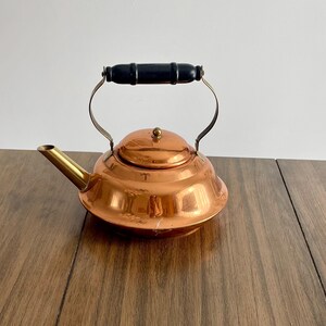 Vintage Copper Tea Kettle Coppercraft Guild with Wooden Handle and Brass Spout. Vintage Teapot. Retro Kitchen Decor.