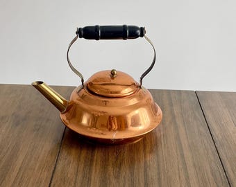 Vintage Copper Tea Kettle Coppercraft Guild with Wooden Handle and Brass Spout. Vintage Teapot. Retro Kitchen Decor.