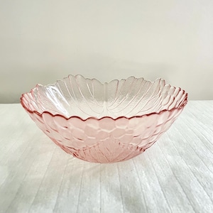Vintage Pink Salad Bowl. Pink Depression Glass Bowl. Wedding Gift. Housewarming Gift. Gift for Vintage Lovers. Decorative Bowl.