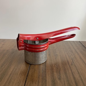 Vintage Potato Ricer. Metal Potato Masher. Retro Kitchen Decor. Vintage Gift. Hand Juice Press. Vintage Home Decor.