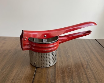 Vintage Potato Ricer. Metal Potato Masher. Retro Kitchen Decor. Vintage Gift. Hand Juice Press. Vintage Home Decor.
