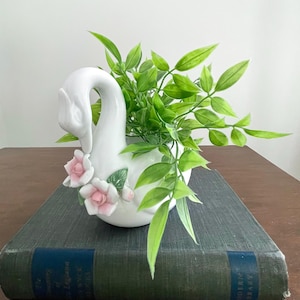 Vintage Swan Planter. Swan Trinket Holder. Porcelain Swan Candy Dish. Retro Home Decor. Gift for Vintage Lovers.