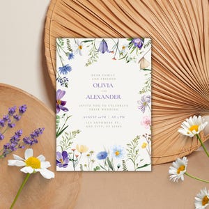 Modello di invito di Nozze floreale, fiori di campo, moderno. Personalizzabile con account free Canva.
