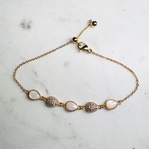 Dainty Gold Bracelet with Pearl & Crystal Accents – Adjustable Elegant Jewelry for Women