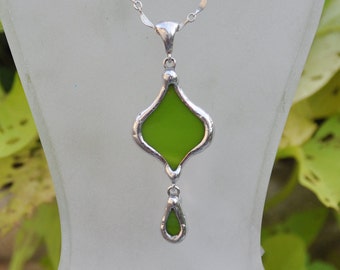 Green eastern petal drop necklace