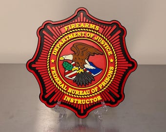 Plaque de moniteur d'armes à feu dans les prisons fédérales - Présentoir du DOJ en relief 3D