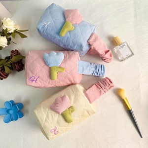 Bolsa de almacenamiento de pana bordada personalizada para damas de honor, madres, niñas de las flores, linda bolsa de almacenamiento de cosméticos portátil de gran capacidad con nicho