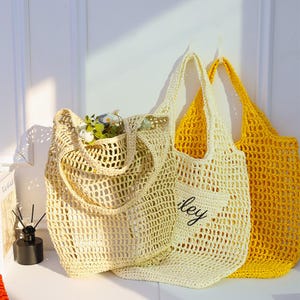 Personalisierte bestickte Strandtasche, Graduierung Reisegeschenk, Bast Strandtasche, Junggesellinnenabschied Geschenktasche, Brautjungfer Geschenk, Einkaufstasche