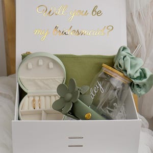 Set von Grün werden Sie mein Brautjungfer-Vorschlags-Box-Set sein, personalisierte Brautjungfer-Geschenk-Box-Set, olivgrüne Brautpartygeschenke, Frühlingshochzeit