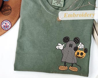 Maglietta ricamata di Topolino, maglietta di Halloween, maglietta ricamata, maglietta dai colori confortevoli, regalo per gli amanti della Disney, stagione spettrale, regalo ricamato