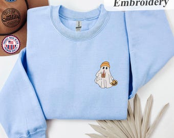 Bluza z nadrukiem ducha z mrożonej kawy – haftowana bluza na Halloween dla kobiet, urocza bluza z kapturem dla miłośników mrożonej kawy, przytulna, estetyczna bluza z kapturem na jesień