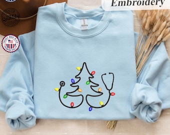 Felpa natalizia con ricamo per infermiere, felpa con cappuccio con albero di Natale, felpa con stetoscopio e albero, felpa natalizia per infermiere, maglietta per operatori sanitari