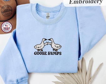 Bluza z haftem "Gęsia Skórka", bluza z kapturem "Gęsia Skórka" - zabawna koszulka, haftowana bluza z kapturem "Chattocore Animal", zabawna bluza z kapturem "Whimsical Goose"