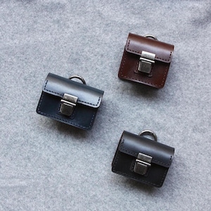Mini vintageväska för AirPods 1/2/3/4/Pro hörlursfodral, hållbar teknikgåva, handgjord EDC-läderpåse med nyckelringskarbinhake, ULAGOODS
