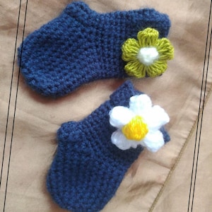 crochet baby socks digital pattern | warm winter socks for newborn baby | step by step photo tutorial | unisex baby socks | cute baby bootie