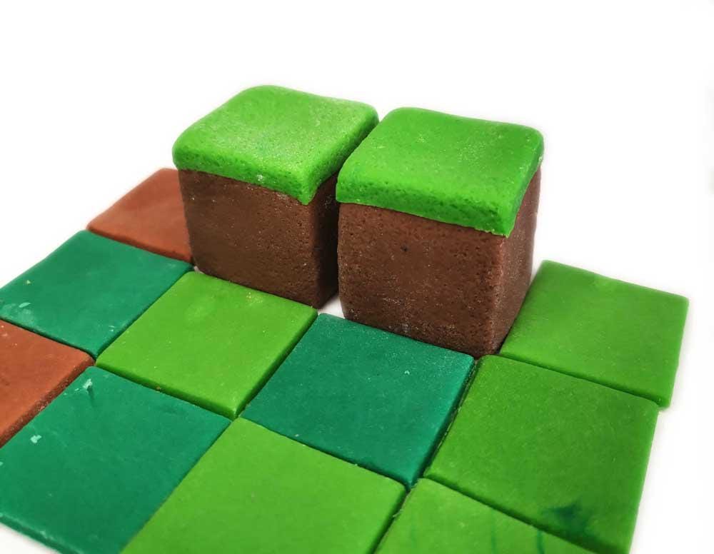 Grass Cube Cake Figurine